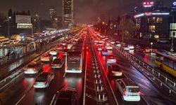 İstanbul'da trafik çilesi... Yoğunluk yüzde 90'a ulaştı