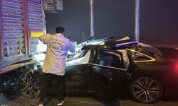 Katliam gibi kaza! Otomobil tıra girdi, 4 kişi yaşamını yitirdi