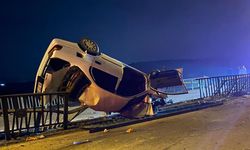 Otomobil köprü demirlerine çarptı: 1 ölü 3 yaralı