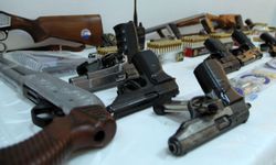 Amasya'da silah kaçakçılığı operasyonu: Baba ve oğluna gözaltı