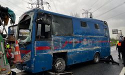 Cezaevi nakil aracı devrildi: 19 yaralı