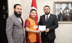 Bayram harçlıklarını Filistin'e bağışladı!