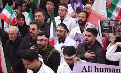 Tahran’da doktorlardan sağlık merkezlerine saldırılara protesto