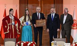 TBMM Başkanı Kurtulmuş, Meclis'te dünya çocuklarını kabul etti