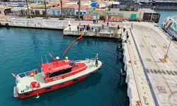 Kuşadası'nda denizde kimyasal sızıntı tatbikatı yapıldı