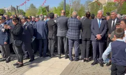 Gaziantep'te 23 Nisan töreninde CHP yönetimi, mehter gösterisine sırtını döndü