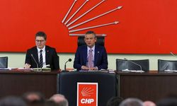 CHP Genel Başkanı Özel, İzmir'de Roman vatandaşlarla buluştu