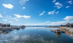 Beyşehir'de iki mevsimin güzelliği bir arada yaşanıyor