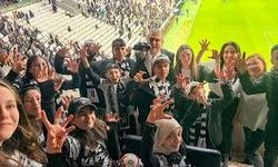 İzmirli öğrencilerin tribünde Beşiktaş maçı izleme hayali gerçeğe dönüştü