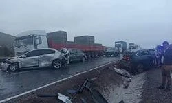 Yolcu Otobüsü 10 Araca Çarparak Durabildi: 7 Yaralı