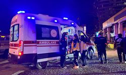 Bakırköy'de kontrolden çıkan araç kafeye daldı: 6 yaralı