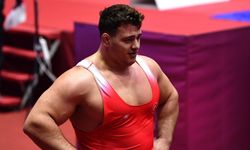 Üç milli güreşçimiz Tiran'da yarı finale yükseldi