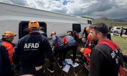 Diyarbakır'da midibüsün devrilmesi sonucu ilk belirlemelere göre 11 kişi yaralandı