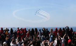 Türk Yıldızları, Çanakkale Şehitler Abidesi üzerinde gösteri uçuşu yaptı