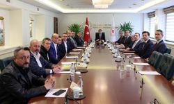 Bakan Bayraktar: İşçi kardeşlerimizin haklarını zamanında alabilecekleri bir istihdam sağlanmasının takipçisi olacağız