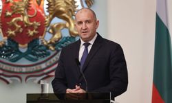 Bulgaristan'da ilk sonuçlar, eski Cumhurbaşkanı Radev'in tek başına hükümet kurabileceğini gösteriyor
