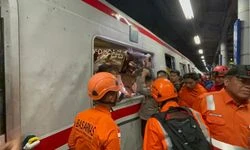 Endonezya'daki tren kazasında ölü sayısı 14'e yükseldi