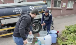 İstanbul Beykoz'da bidonlarla su kuyruğu
