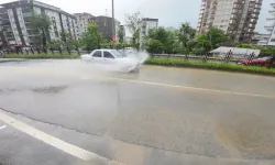 Cadde ve sokaklar göle döndü