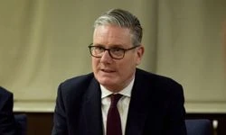 İngiltere Başbakanı Starmer, kabinesine istifa etmeyeceğini söyledi