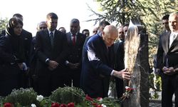 MHP Genel Başkanı Bahçeli, Alparslan Türkeş'in kabrini ziyaret etti