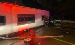 Balıkesir'de devrilen yolcu otobüsündeki 3 kişi öldü, 30 kişi yaralandı