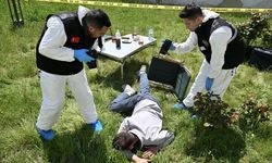 İstanbul'daki olay yeri inceleme polislerinin deliller arasındaki zorlu mesaisi