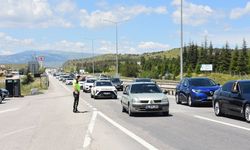 "Kilit kavşak" Kırıkkale'de bayram öncesi trafik yoğunluğu sürüyor