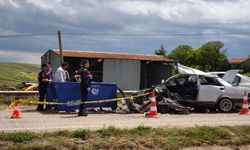 Kırıkkale'de iki otomobilin çarpıştığı kazada 3 kişi öldü, 6 kişi yaralandı