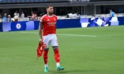 Arjantinli futbolcu Nicolas Otamendi, River Plate'e transfer oldu