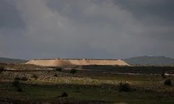 İsrail'in Suriye'nin Kuneytra kırsalındaki askeri tahkimatı binlerce dönüm araziyi kullanılamaz hale getirdi