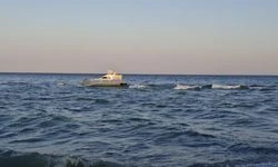 Antalya'da denizde iki teknede mahsur kalan 5 kişi kurtarıldı