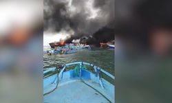 Ekvador'da bir limanda çıkan yangında 14 balıkçı teknesi ile 21 sürat teknesi zarar gördü