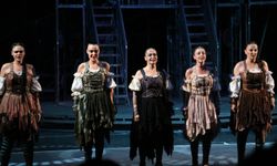 İstanbul Devlet Tiyatrosu, "Lysistrata" oyunuyla Bulgaristan'da sahne aldı