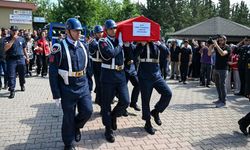 Trafik kazasında şehit olan uzman çavuş Adana'da son yolculuğuna uğurlandı