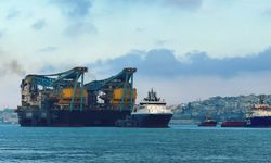 Dev vinç gemisi "Saipem 7000" İstanbul Boğazı'na giriş yaptı