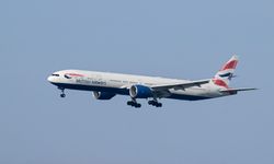 Tokyo'daki havalimanında British Airways yolcu uçağında akıllı telefon alev aldı