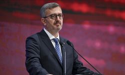 İletişim Başkanı Duran, karne alan öğrencileri tebrik etti
