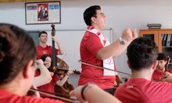 A Milli Futbol Takımı beste yarışmasında "Bizim Çocuklar" birinci oldu