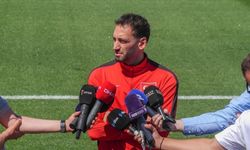 Hakan Çalhanoğlu: Bahane bulmadan kendi oyunumuzu oynayıp inşallah maçı kazanacağız
