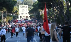 Arnavutluk'ta Zvernec'teki turizm projesine karşı gösteriler devam ediyor
