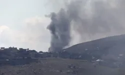 İsrail, ateşkese rağmen Lübnan'ın güneyindeki bir beldeyi vurdu