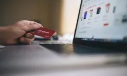 Düşük değerli e-ticaret paketlerine 3 avroluk gümrük vergisi yürürlüğe girdi