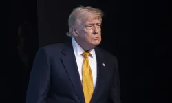 Trump, İran'a yeni saldırıları "mühimmat azlığı gerekçesiyle" durdurma talimatı verdiği iddiasını yalanladı
