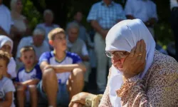 Srebrenitsa Soykırımı kurbanlarının cenazeleri, Saraybosna'dan Potoçari Anıt Mezarlığı'na uğurlandı