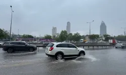 İstanbul'un bazı bölgelerinde gökgürültülü sağanak etkili oluyor