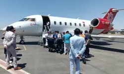 Mısır'da trafik kazası geçiren 3 Türk vatandaşı hava ambulansıyla Türkiye'ye getirildi