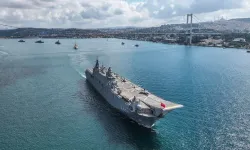 Deniz Kuvvetleri Komutanlığına bağlı 15 gemi, 30 Ağustos Zafer Bayramı'nda İstanbul Boğazı'ndan geçti