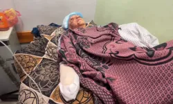 Gazze'de 70 yaşındaki kadın, "nefes almak" için ailesiyle gittiği sahilden "elsiz" döndü