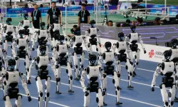 İnsansı robot, dünyanın ilk insan-robot maçında Çinli tenis yıldızıyla karşı karşıya geldi